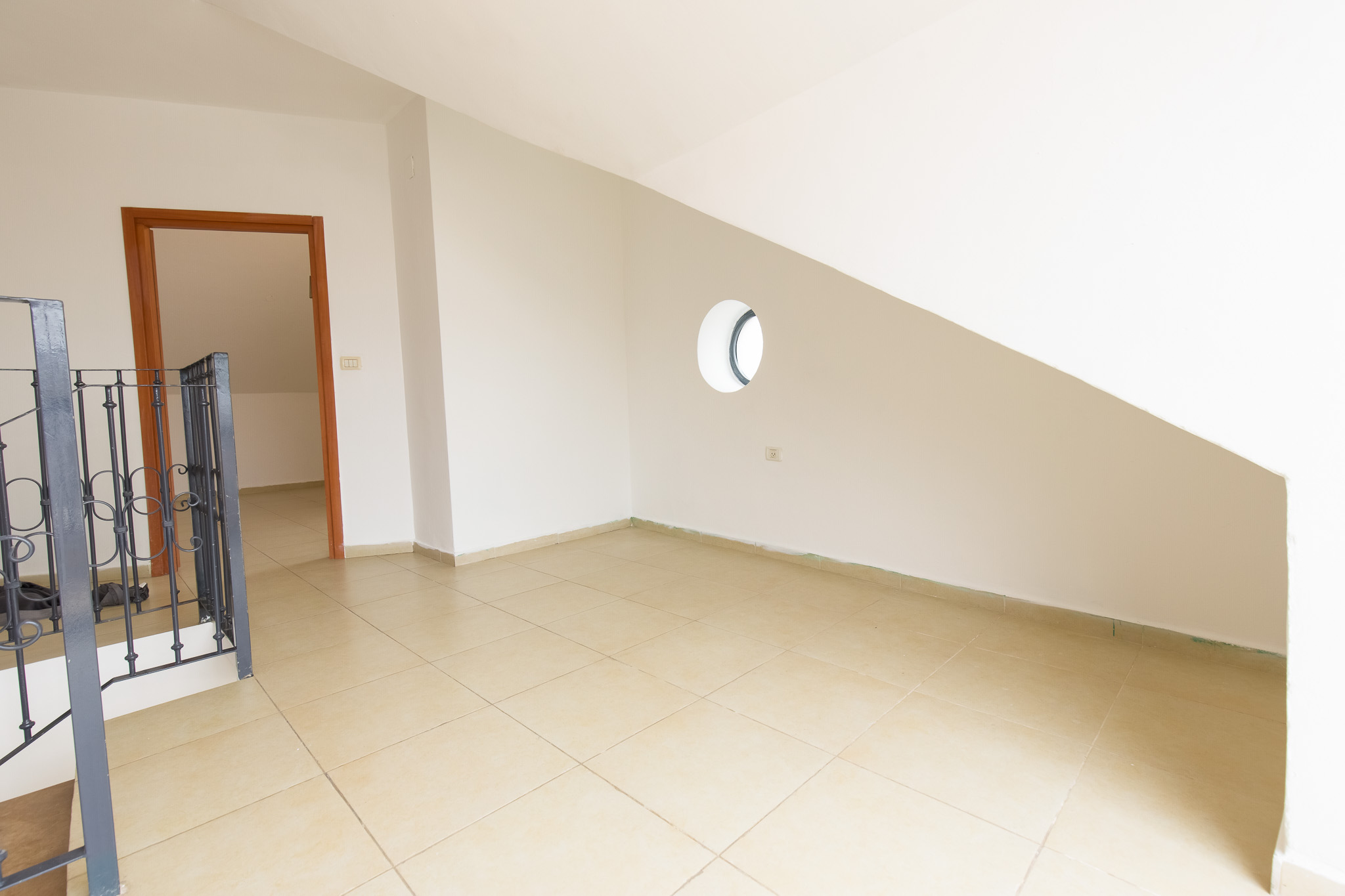 Tekoa, In the heart of classic Nachlaot 3 room apartment with a rooftop